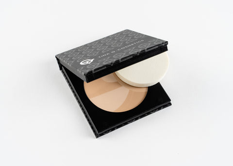 Powder: Mineral Pressed Powder in Compact with Sponge