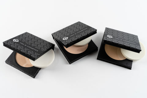 Powder: Mineral Pressed Powder in Compact with Sponge